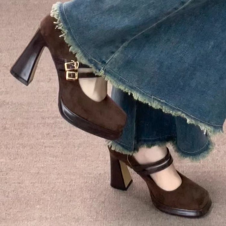 Home Office Makeover - Sapatos Mary Jane Vintage de Salto